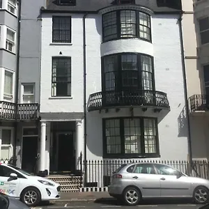 Gasthuis Kempfield House, Hove