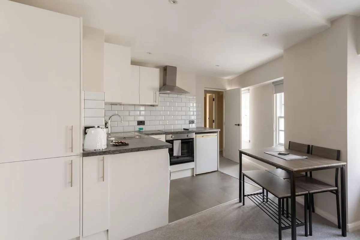 Brighton 2 Bed Apartment For Contractors And Longer Stays